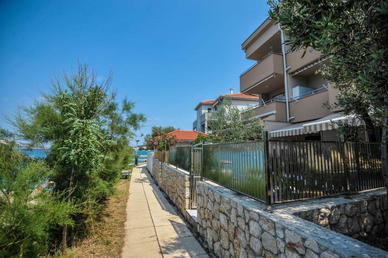 Apartment Robert Novalja Bagian luar foto